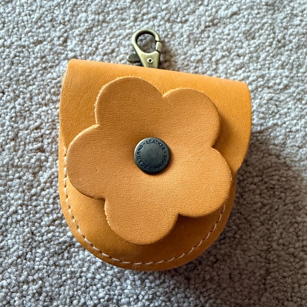 Portland leather petunia pouch